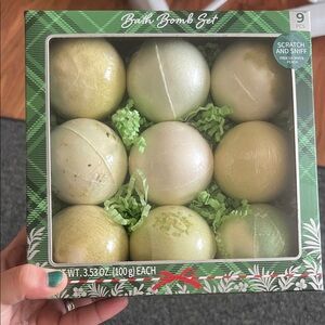 Bath Bomb Set - Green and Cream